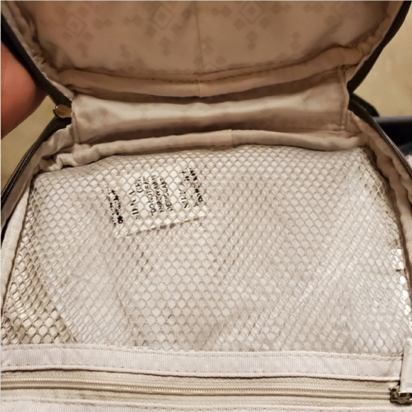 NIB EXCLUSIVE Organizing Zip Case - Picture 4 of 5